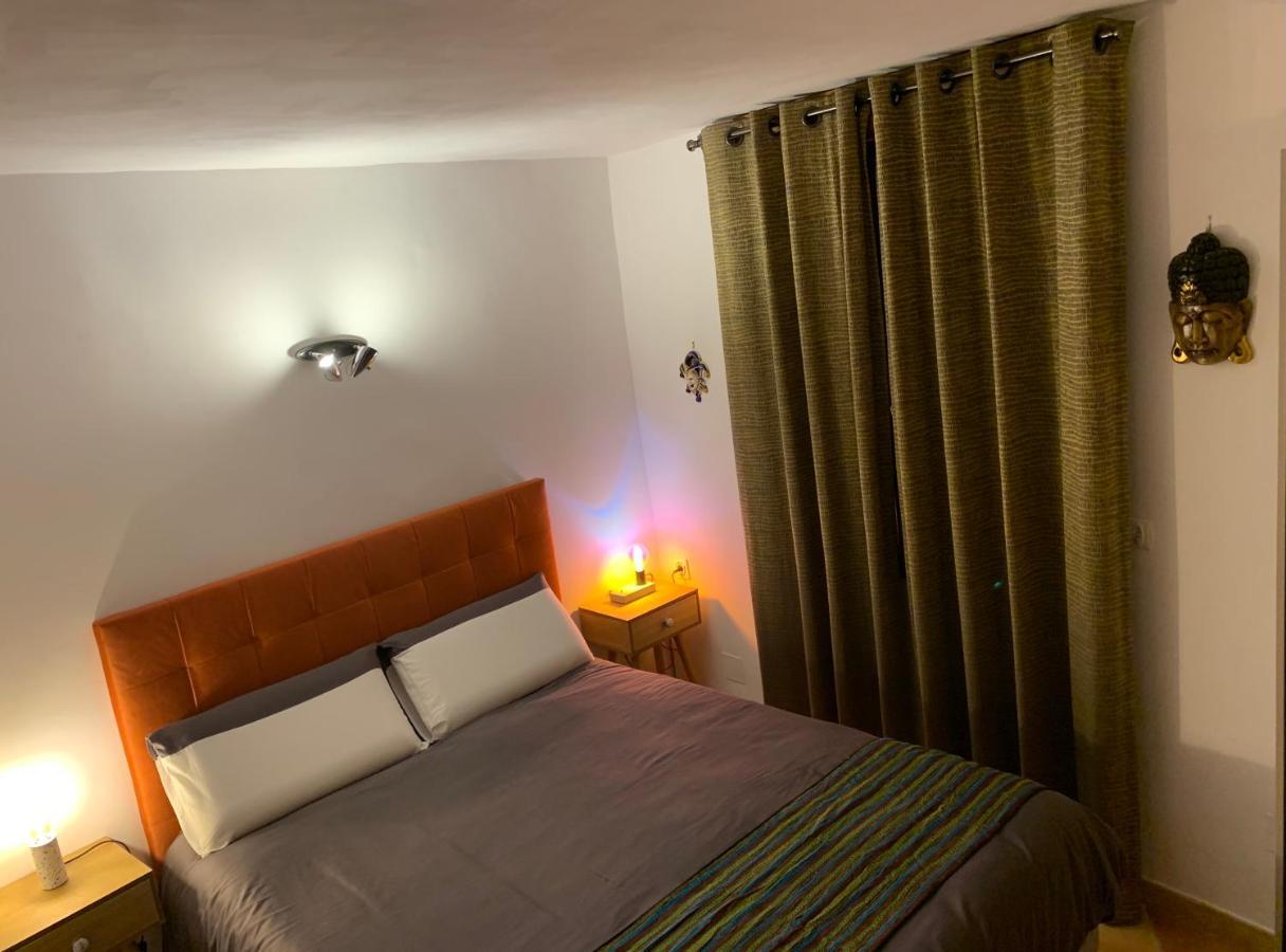 Pila & Bed Montpellier Centre Corum Comedie - Chambre Calme Climatisee - Quiet Air-Conditioned Room Kültér fotó